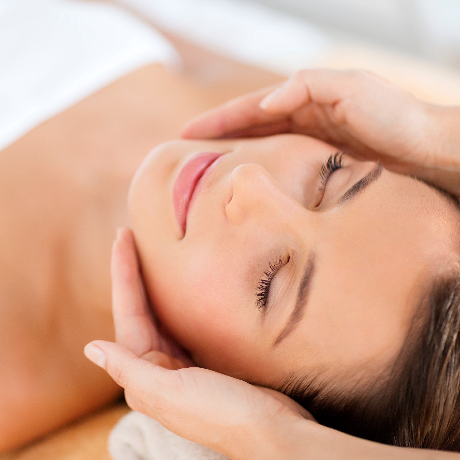 Limpieza Facial Profunda – Evolución Estética - Main Image